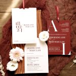Thiệp cưới đỏ bordeaux